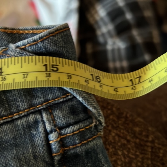 EUC Old Navy denim jeans. Size 6. - Picture 10 of 11